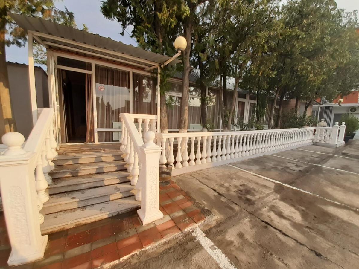 Hotel Selika Рустави Екстериор снимка